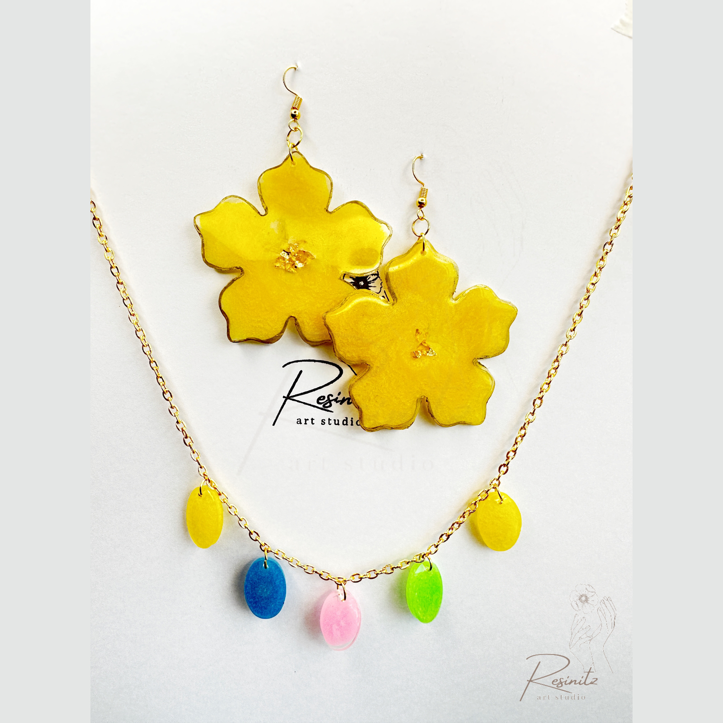 Neon choker style neckpiece with flower earring